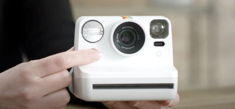 How To Use A Polaroid Now Camera