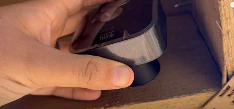 How To Take Blink Camera Off Mount